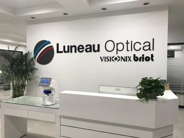 熱烈祝賀上海邁維動(dòng)漫與寧波路尼奧光學(xué)設(shè)備有限公司成功簽約，共同開啟電腦驗(yàn)光儀設(shè)備展示三維動(dòng)畫的制作之旅！(圖1)